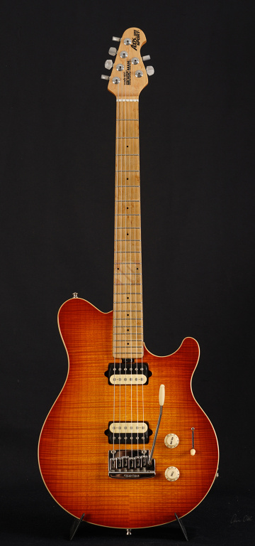 ギター Hermida audio motu Music Man Axis Super Sport HH Tremolo Honeyburst (2006